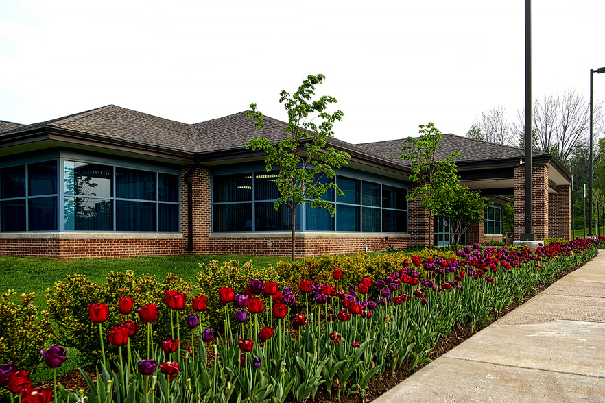 Primary Photo Of 28175 Haggerty Rd, Novi Coworking Space