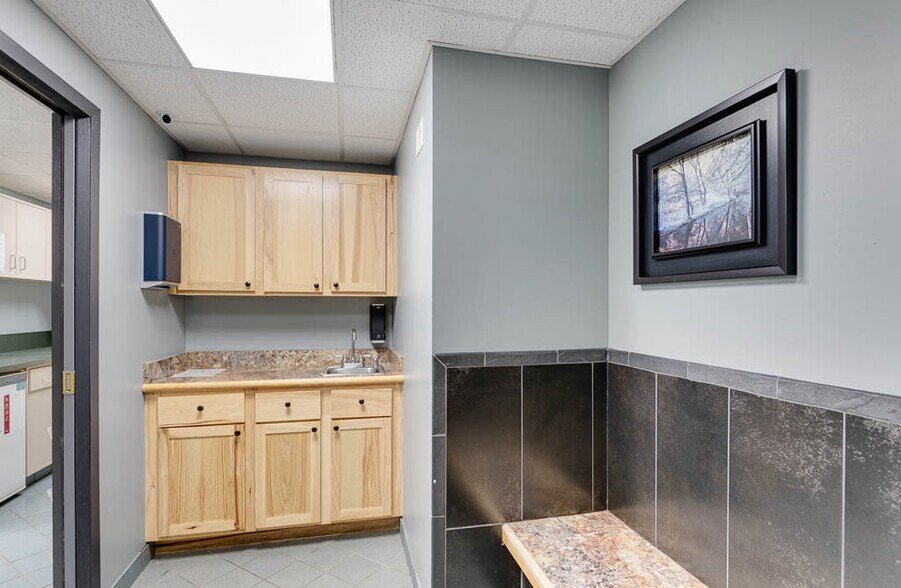 More Photos Of 32 E Mendota Rd, Inver Grove Heights Auto Dealership For Sale
