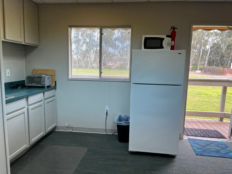 More Photos Of 930 E St, Rio Linda Office Residential For Lease