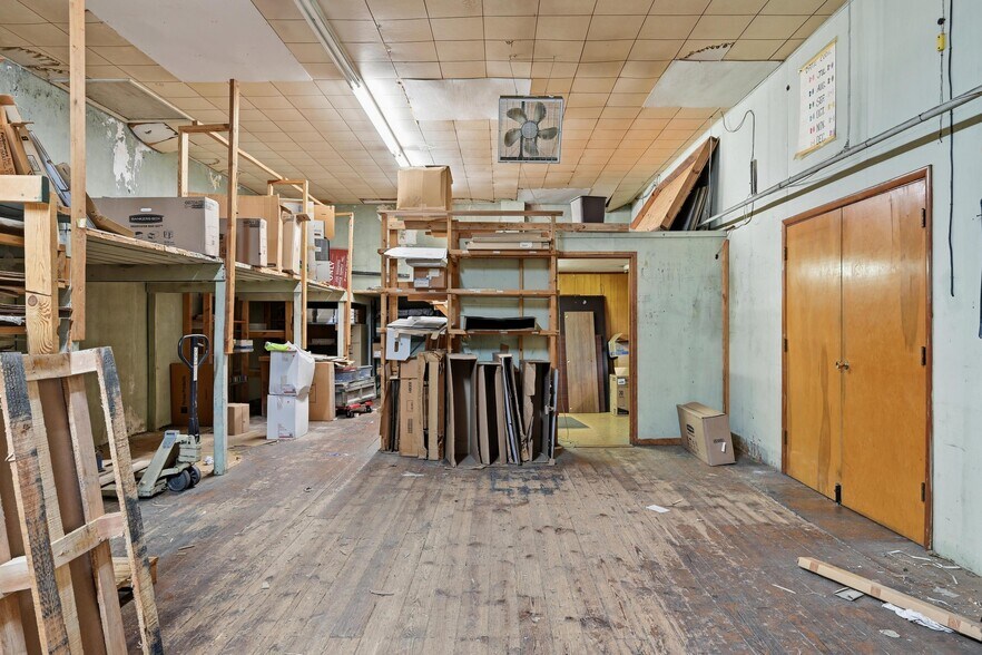 More Photos Of 156 Central Ave NW, Cleveland Convenience Store For Sale