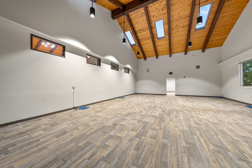 More Photos Of 2166 NW Vine St, Grants Pass Medical For Sale