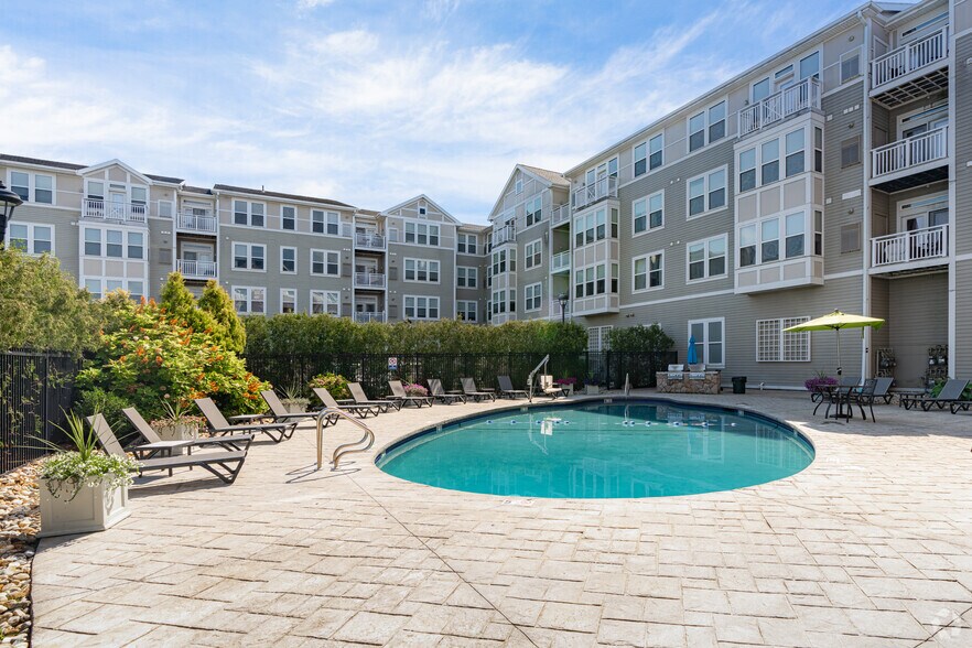 More Photos Of 200-220 Trotter Rd, Weymouth Apartments For Lease