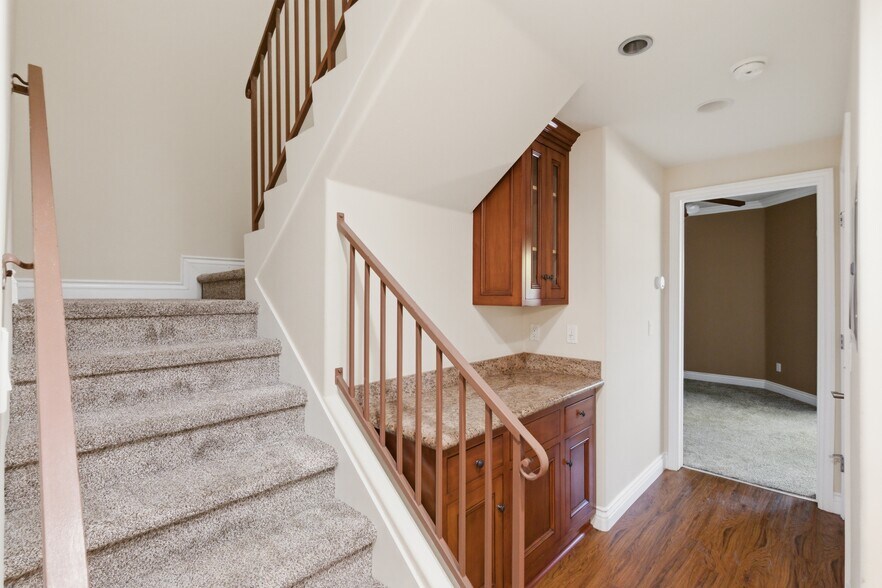 More Photos Of 1101 East Ave, Burbank Apartments For Sale
