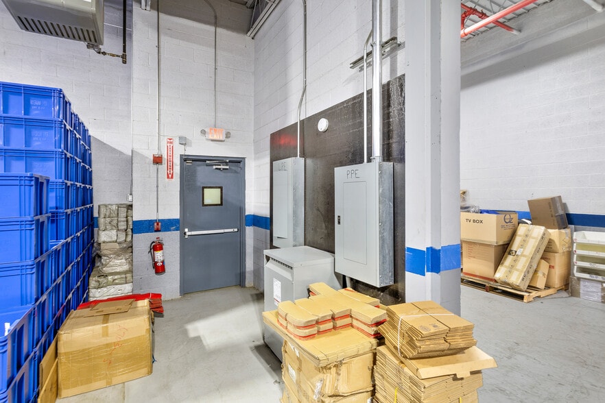 More Photos Of 1 Entin Rd, Clifton Manufacturing For Lease