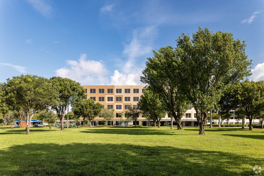 More Photos Of 3683 S Miami Ave, Miami Medical For Lease