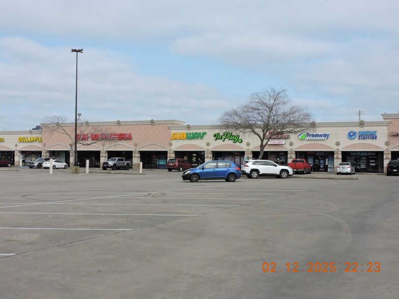 More Photos Of 5560 Gulfton Dr, Houston General Retail For Sale
