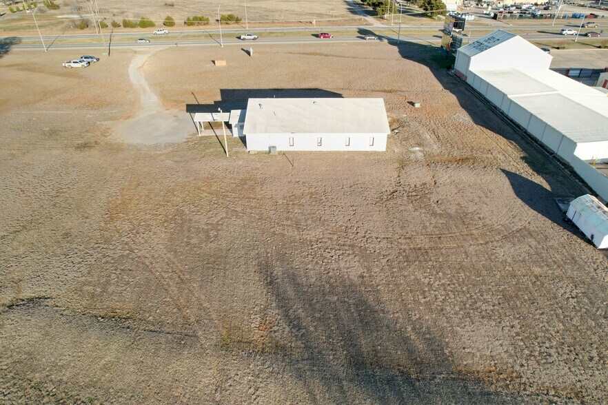More Photos Of 4925 North Hwy 81, Duncan Flex For Sale