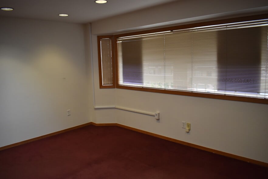 More Photos Of 6314 19th St W, Fircrest Office For Lease