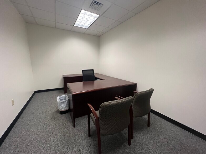 More Photos Of 2810 Meredyth Dr, Albany Medical For Lease