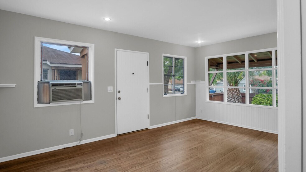 More Photos Of 10346 Oro Vista Ave, Sunland Multifamily For Sale