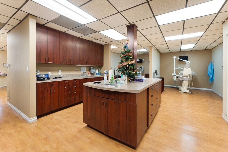 More Photos Of 180 E Mission Blvd, Pomona Healthcare For Lease