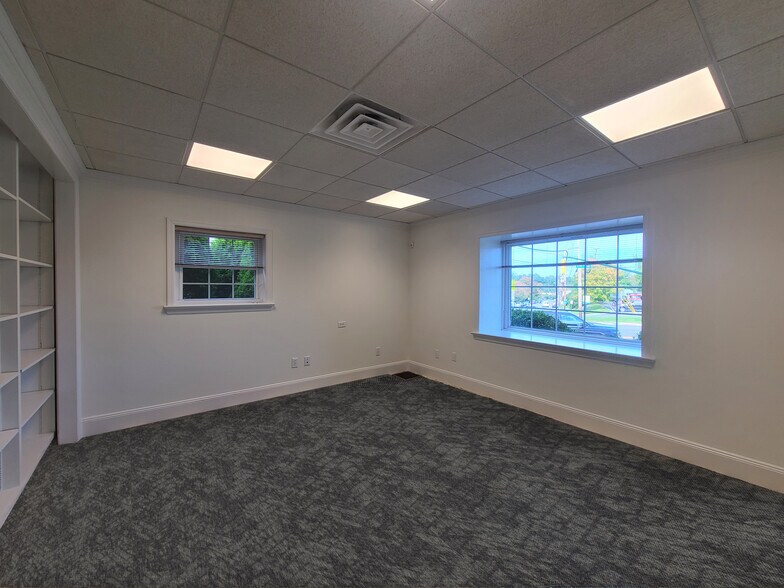 More Photos Of 47 River Rd, Summit Office For Sale