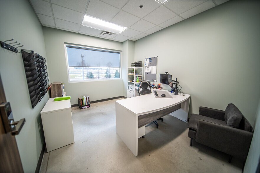 More Photos Of 1820 14th St NW, Rochester Showroom For Sale