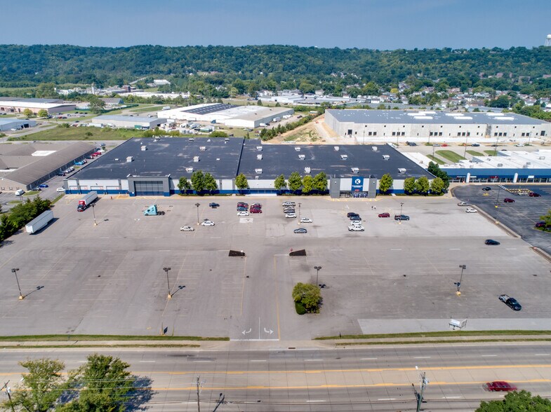 More Photos Of 4101 Winston Ave, Covington Flex For Lease