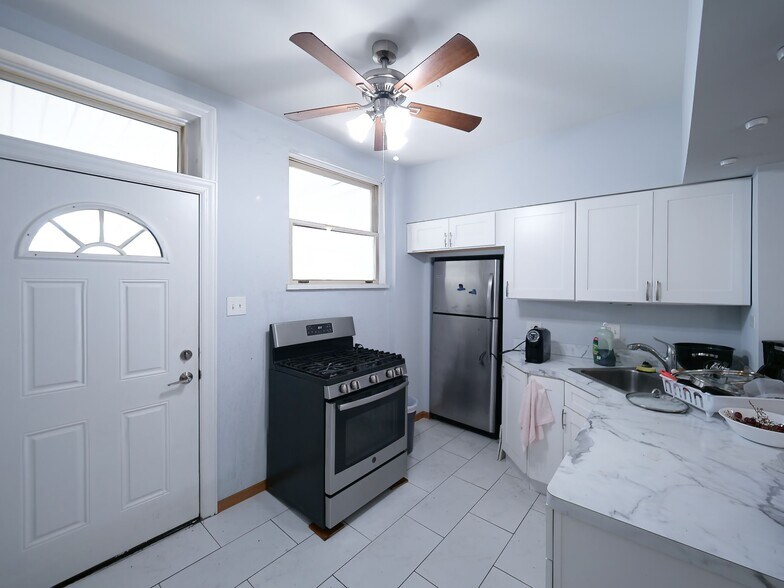 More Photos Of 3256-3258 N Elston Ave, Chicago Storefront Retail Residential For Sale