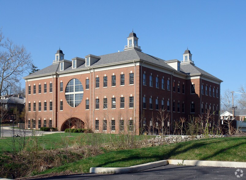 More Photos Of 5470 Main St, Sylvania Office For Lease