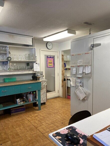 More Photos Of 455 Hazeldean Rd, Ottawa General Retail For Sale