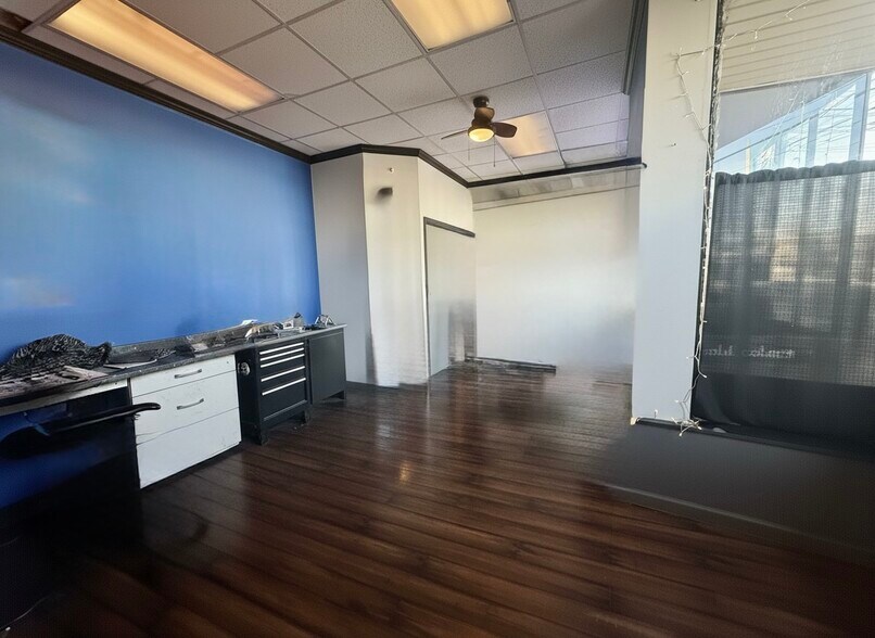 More Photos Of 123-127 Merrick Rd, Amityville Storefront For Lease