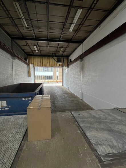 More Photos Of 539 W Algonquin Rd, Arlington Heights Warehouse For Sale