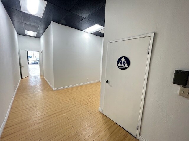 More Photos Of 1000-1018 N Vermont Ave, Los Angeles Unknown For Lease