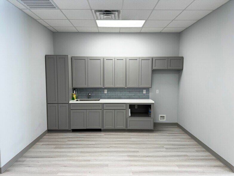 More Photos Of 27435 Oak Ridge North School Rd, Conroe Industrial For Lease