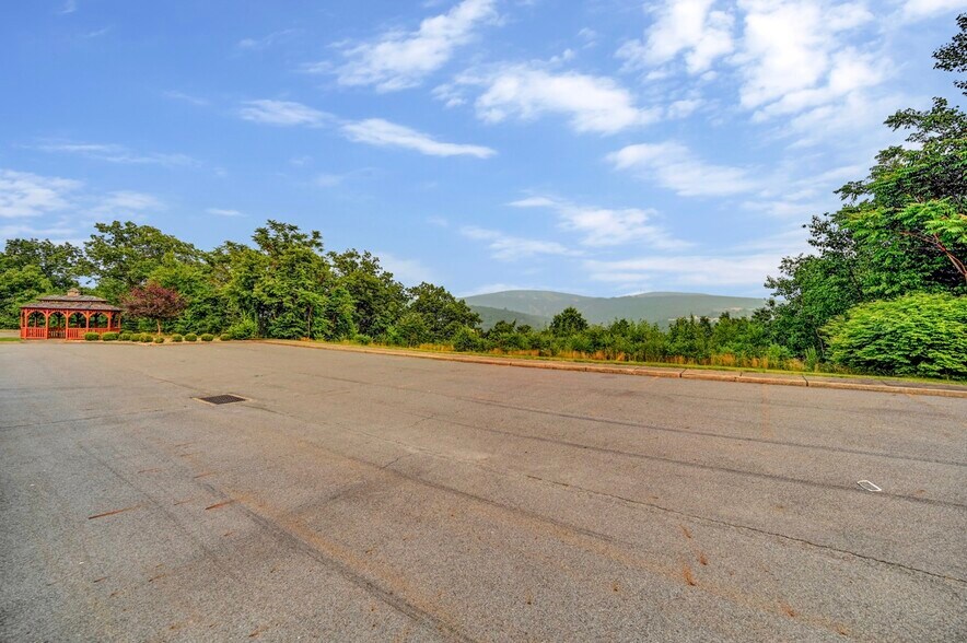 More Photos Of 20 Montage Mountain Rd, Moosic Restaurant For Lease