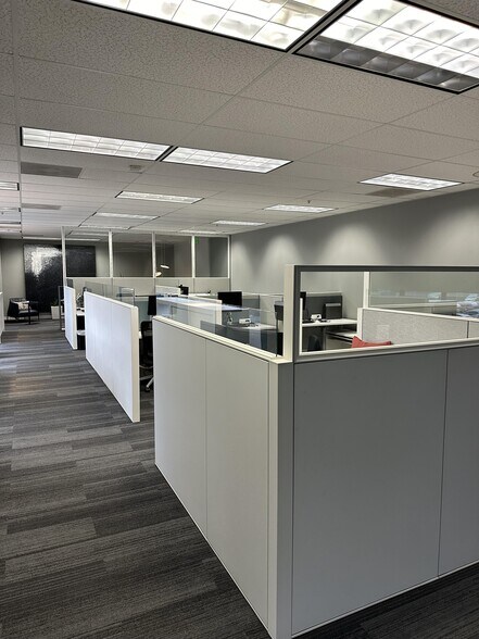 More Photos Of 5304 Derry Ave, Agoura Hills Industrial For Lease