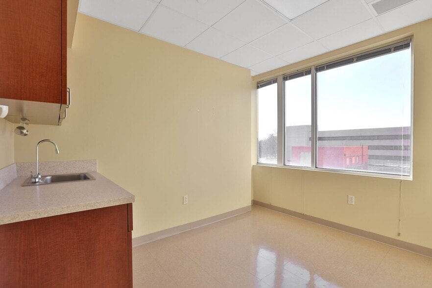 More Photos Of 249-285 Lafayette Ave, Suffern Hospital For Lease