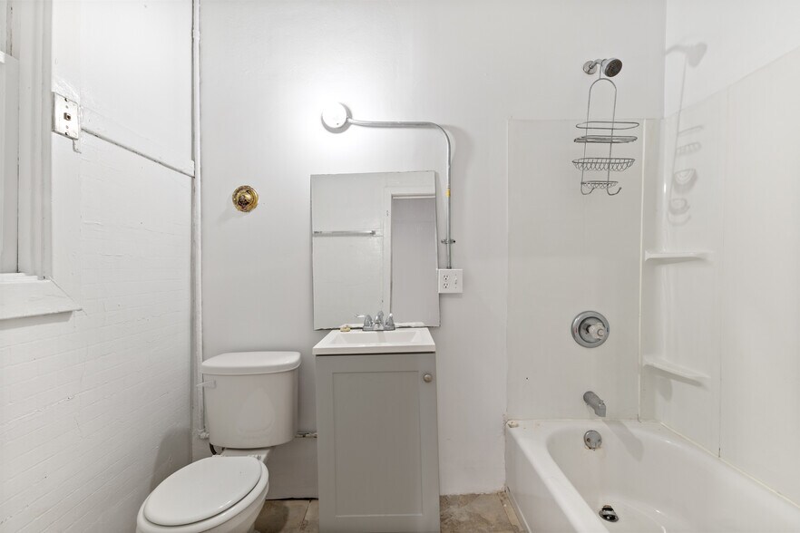 More Photos Of 1239 N Dearborn St, Chicago Apartments For Sale