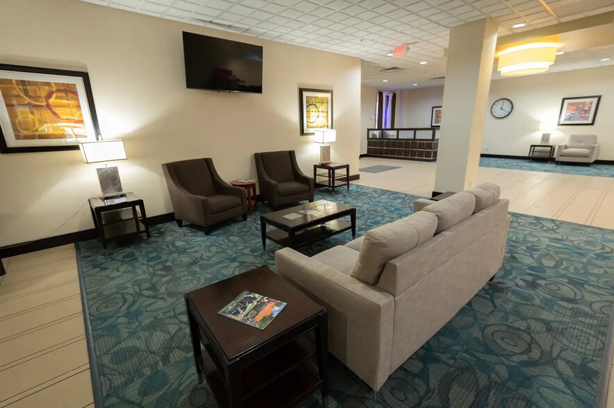 More Photos Of 116 Park Ave W, Mansfield Hotel For Sale