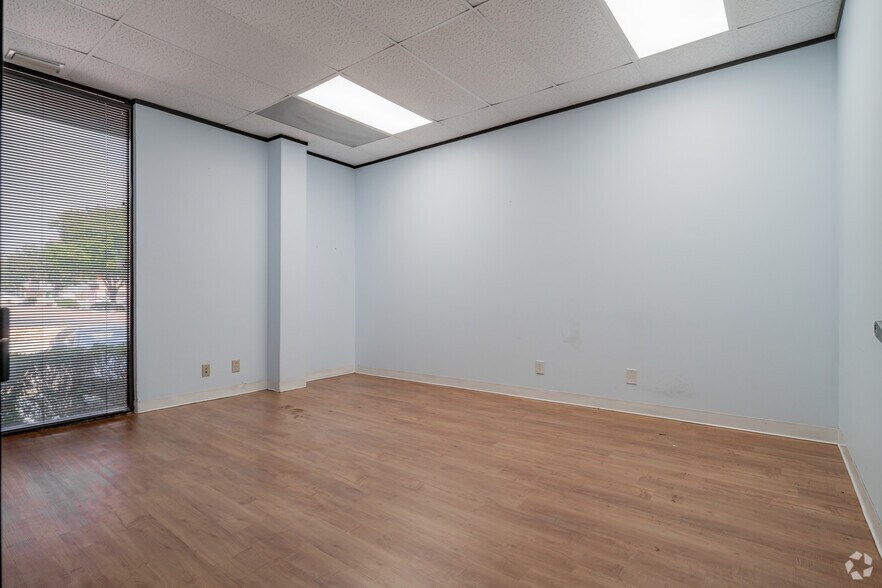 More Photos Of 4203-4211 Gardendale St, San Antonio Office For Lease