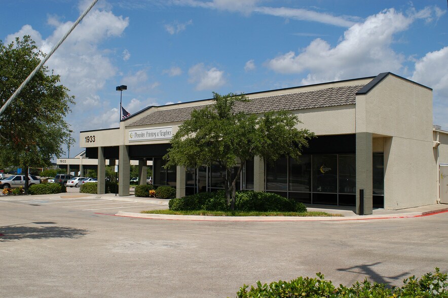 More Photos Of 1933 E Frankford Rd, Carrollton Storefront For Lease