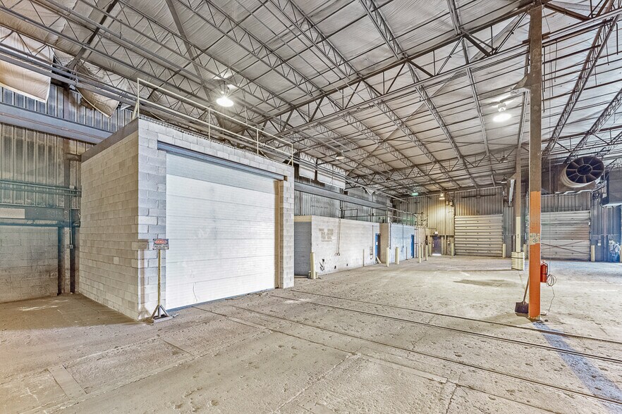 More Photos Of 1001 E Broadway St, Alliance Industrial For Lease
