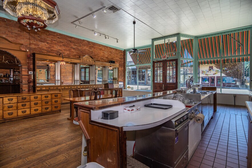 More Photos Of 115 NE Locust St, Oakland Restaurant For Sale
