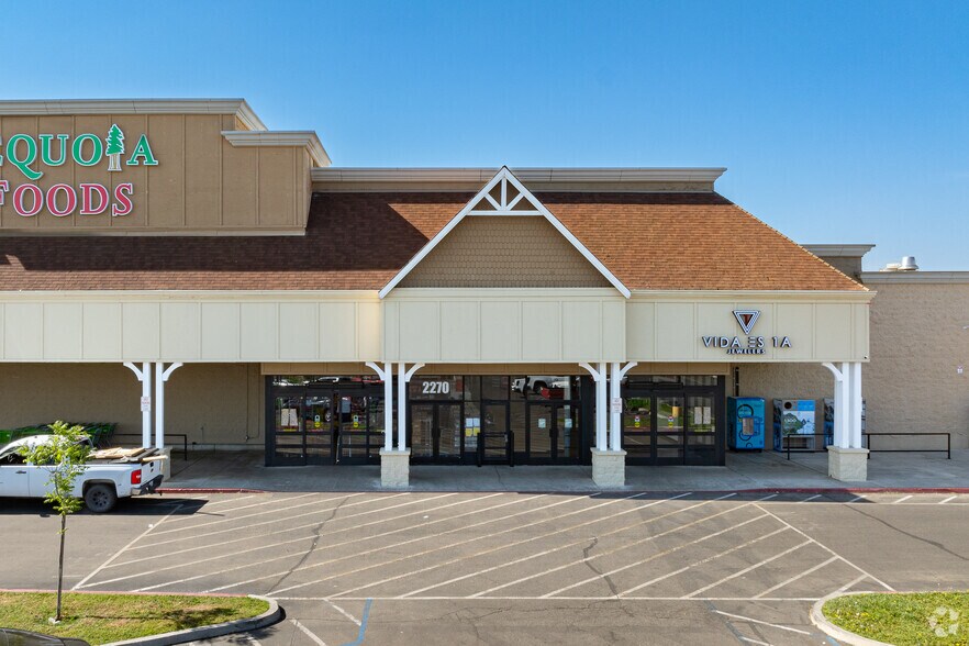 More Photos Of 2270 E El Monte Way, Dinuba Storefront For Lease