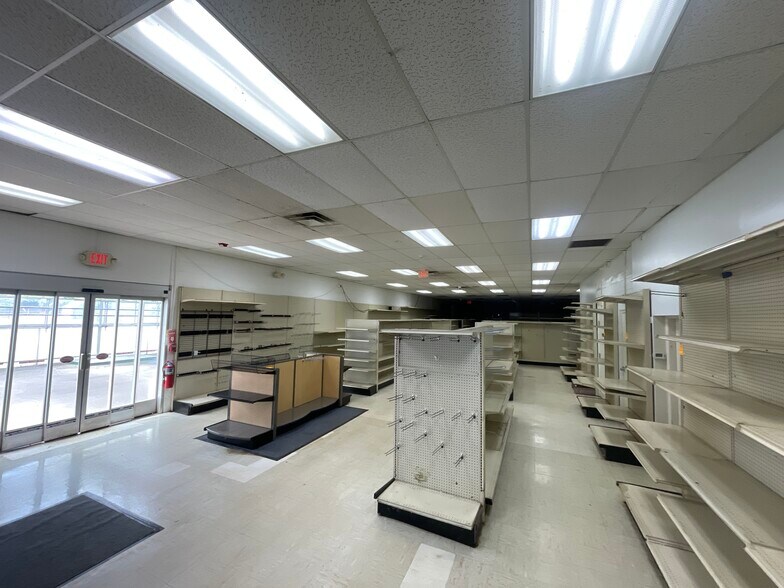 More Photos Of 66 State St, North Haven Garden Center For Sale