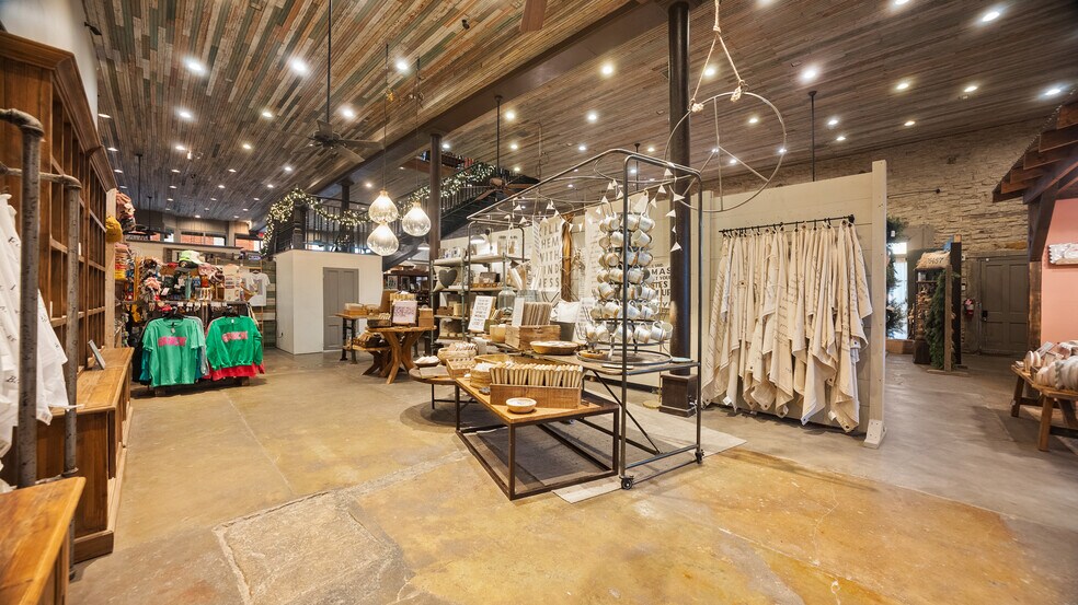 More Photos Of 101 N Elm, Hico General Retail For Sale
