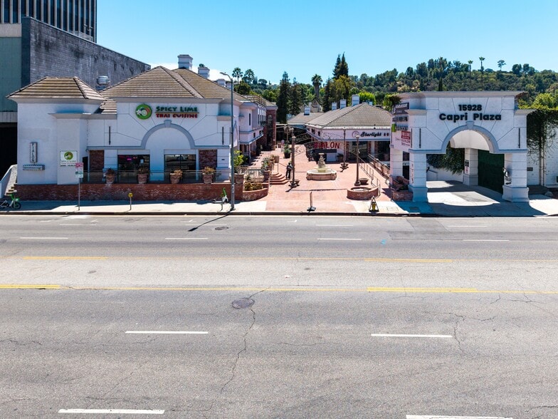 Primary Photo Of 15928 Ventura Blvd, Encino Storefront Retail Office For Lease