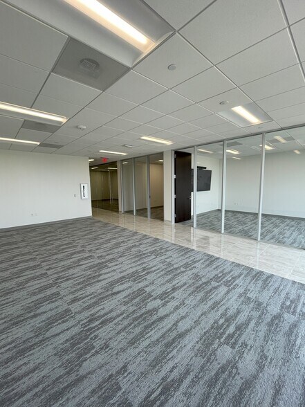 More Photos Of 1301 Solana Blvd, Westlake Unknown For Lease