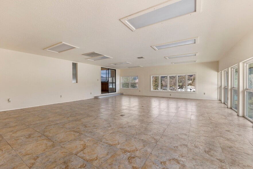 More Photos Of 19478 Village Dr, Sonora Flex For Sale