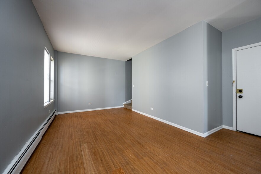 More Photos Of 6938 S Clyde Ave, Chicago Apartments For Sale