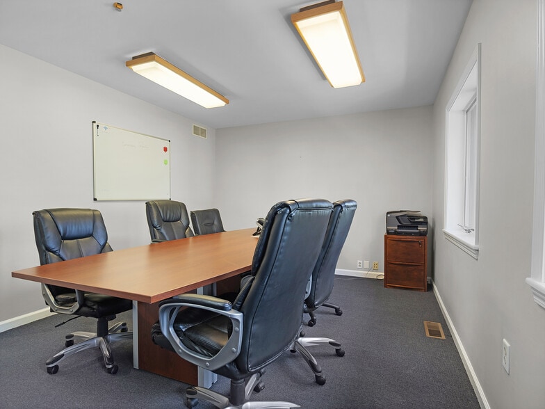 More Photos Of 644 E Main St, Palmyra Office For Sale