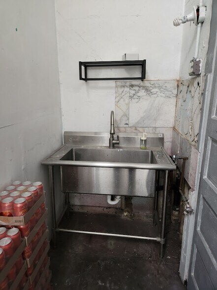 More Photos Of 1222-1230 W 7th St, Los Angeles Storefront For Lease