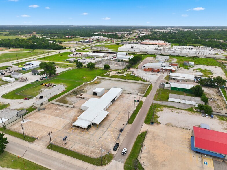 More Photos Of 1300 N Broadway Ave, Ada Warehouse For Sale