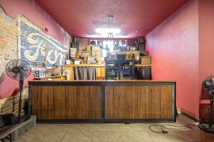 More Photos Of 128 W Central Ave, Bentonville Freestanding For Sale