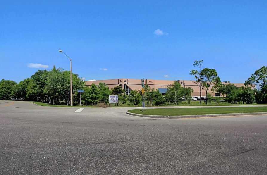 More Photos Of 13830 Jetport Commerce Pky, Fort Myers Warehouse For Lease