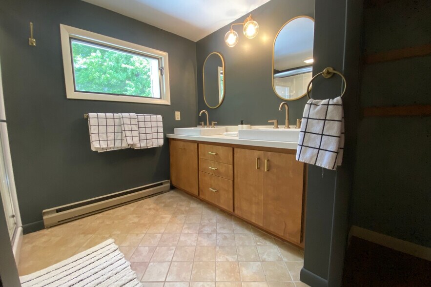 More Photos Of 53470 NY-30 Hwy, Roxbury Flex For Sale