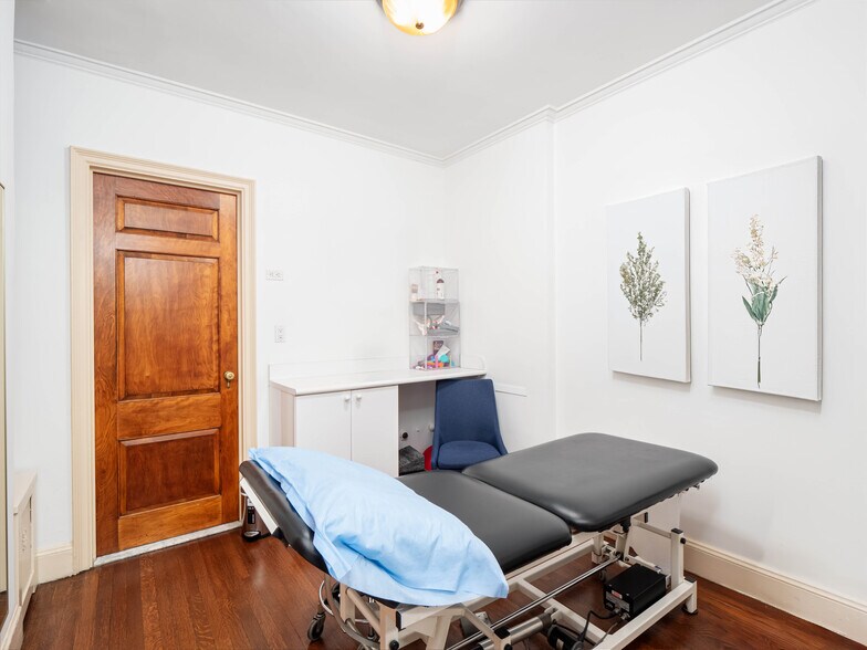 More Photos Of 133 E 80th St, New York Apartments For Sale