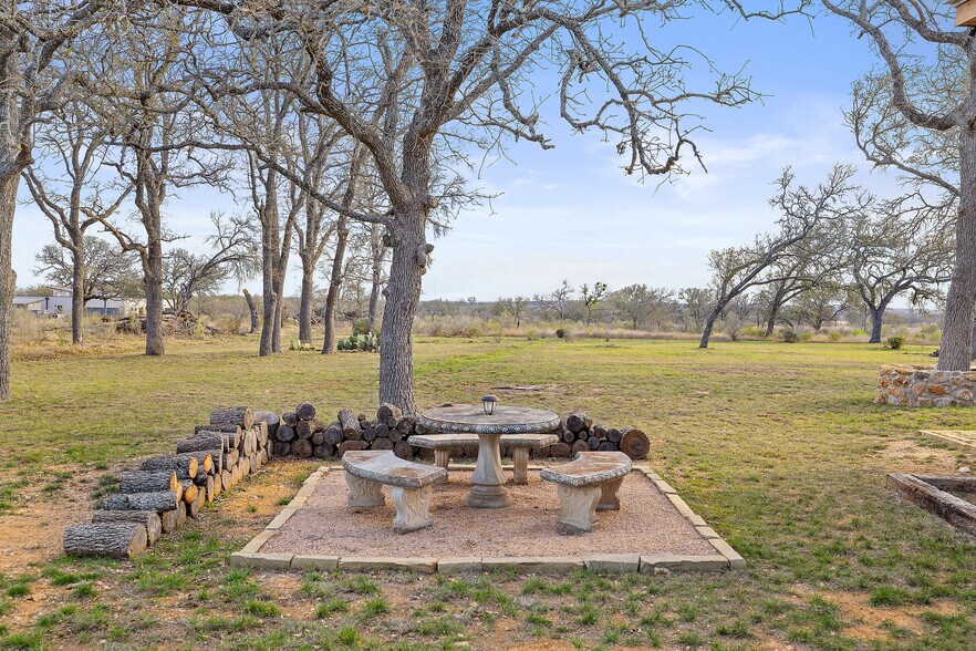 More Photos Of 444 Klein Rd, Stonewall Flex For Sale