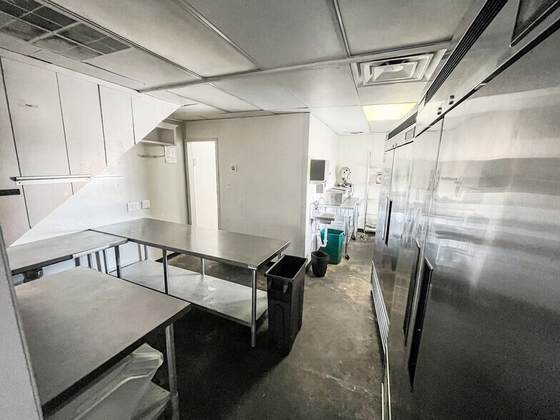 More Photos Of 112 Pine St, Texarkana Restaurant For Sale